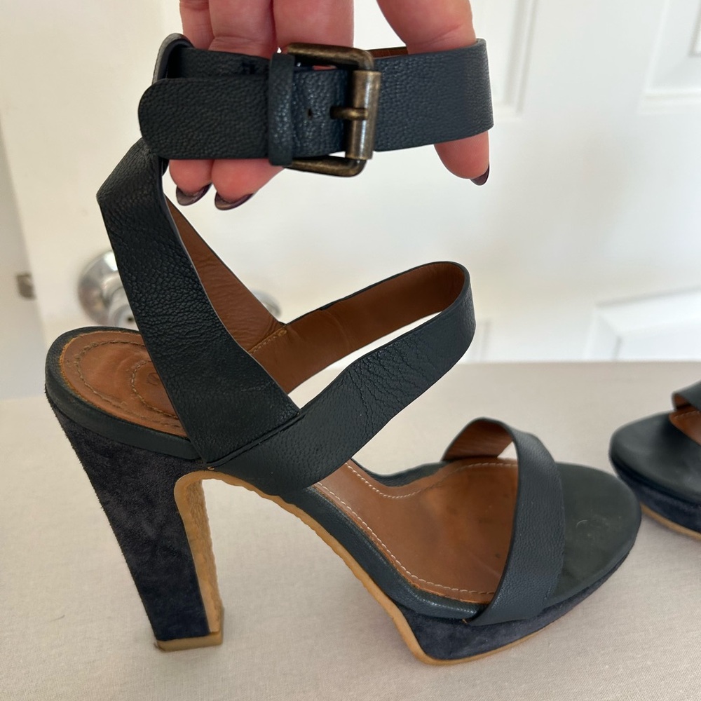 See By Chloe Blue suede and leather platform. Rubber soles size 38.